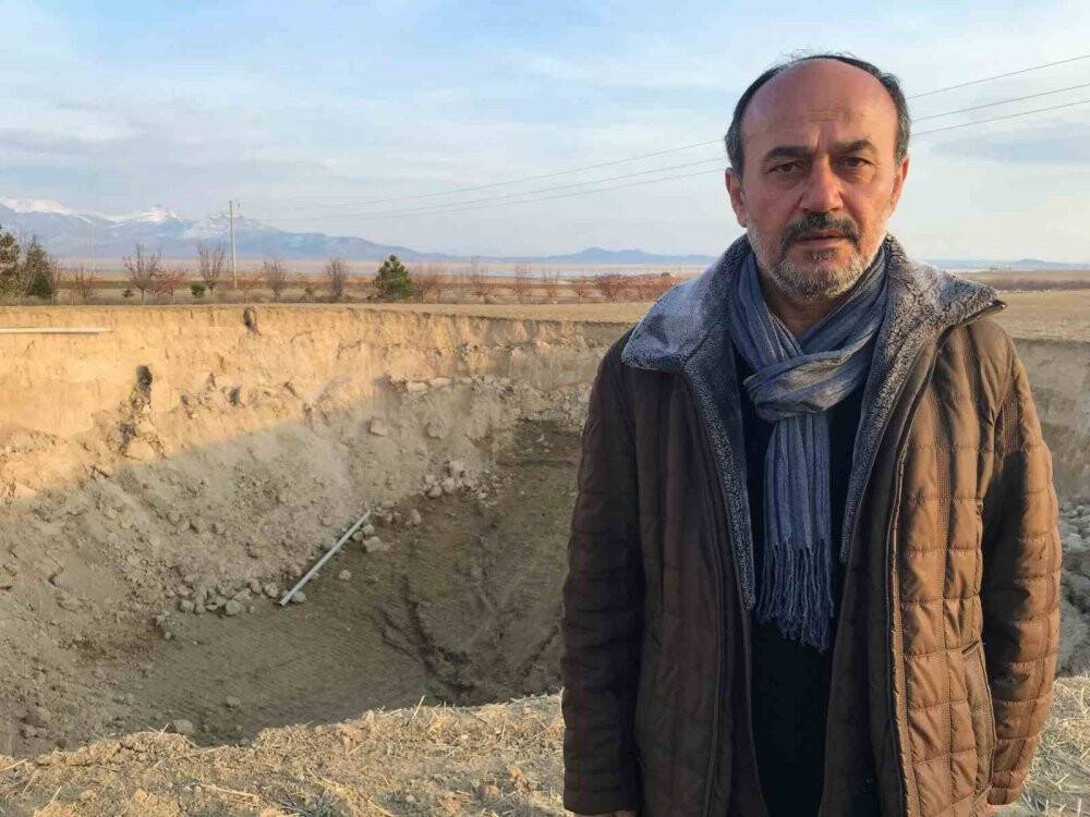 Konya’da iki fay arasında 37 metre çapında obruk oluştu