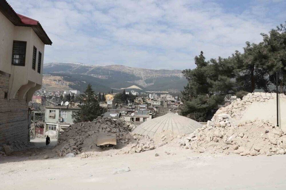 Fransız top mermisi yıkamamıştı, depremde yıkıldı