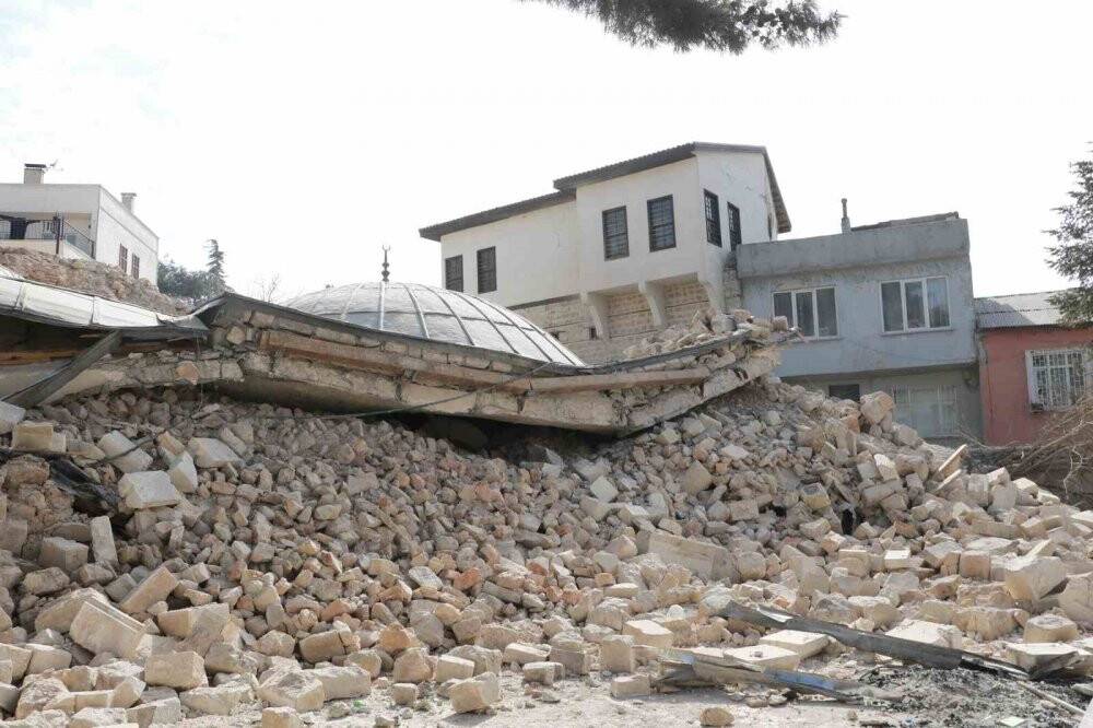 Fransız top mermisi yıkamamıştı, depremde yıkıldı