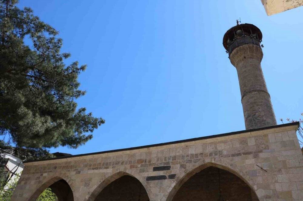 Fransız top mermisi yıkamamıştı, depremde yıkıldı