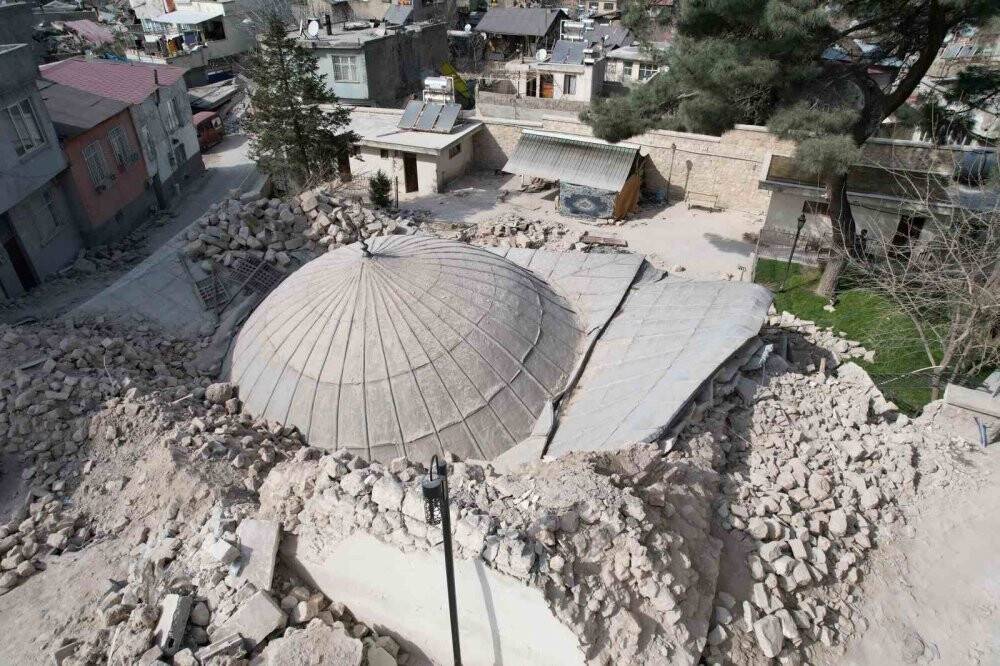 Fransız top mermisi yıkamamıştı, depremde yıkıldı