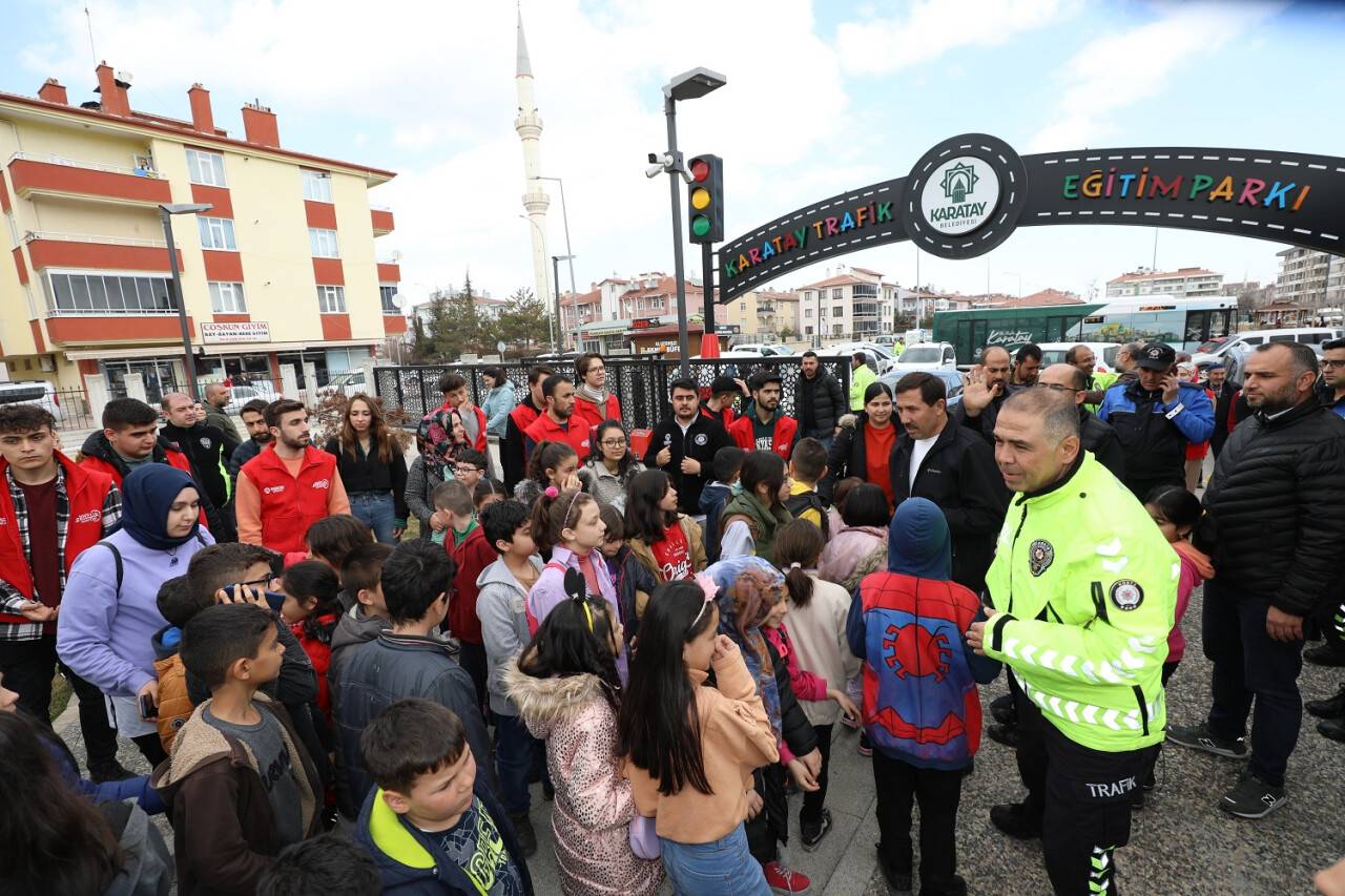 karatay-belediyesi-depremzede-cocuklari-sosyallestiriyor-14.jpg