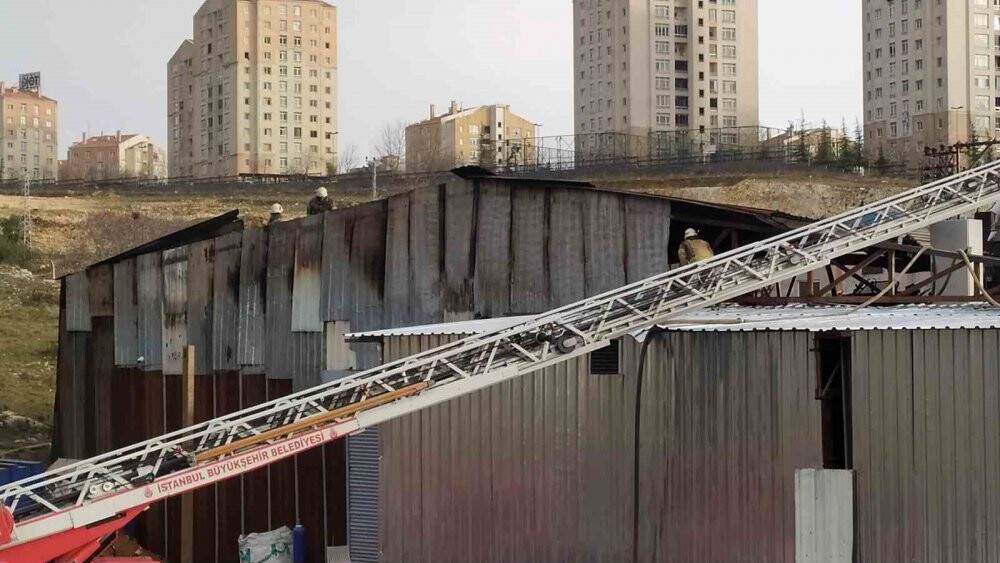 Tekstil fabrikası alev alev yandı