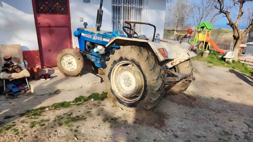 Üzerinden traktör geçen adam ağır yaralandı