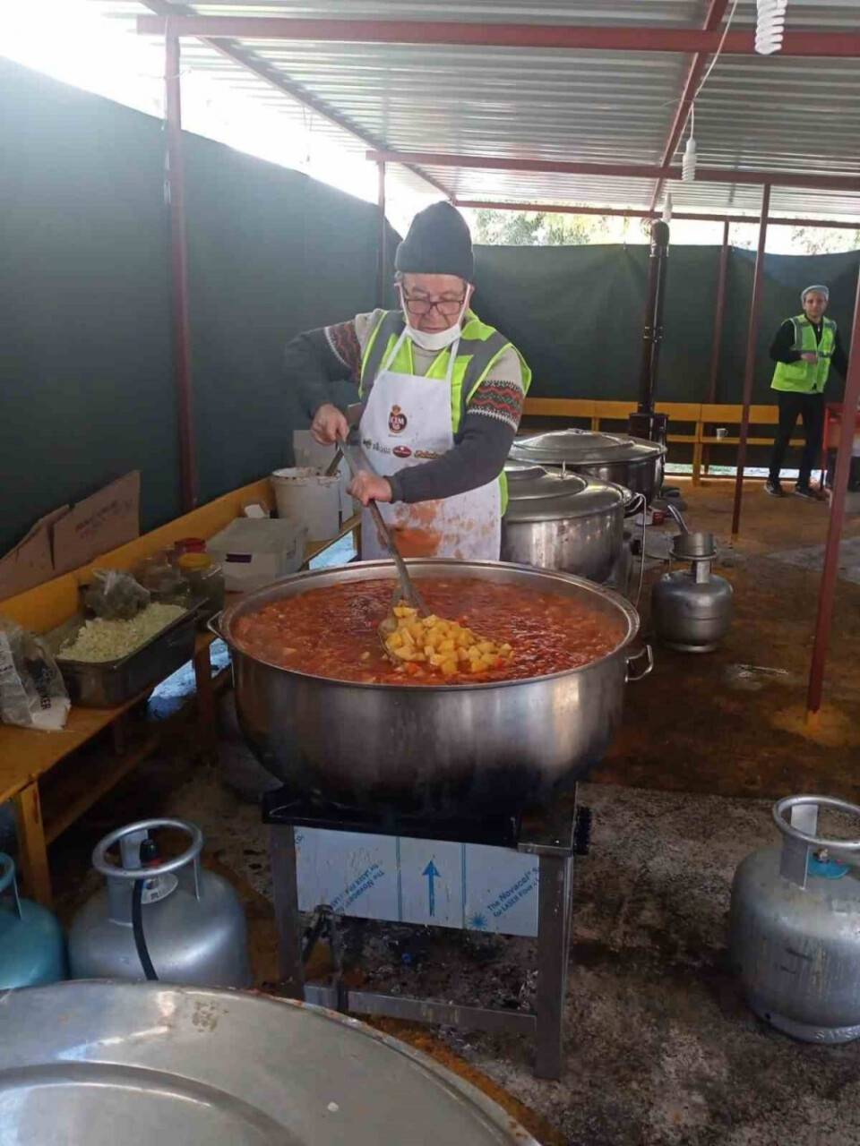 5 yıldızlı otellerin aşçılarından deprem bölgesine sıcak yemek