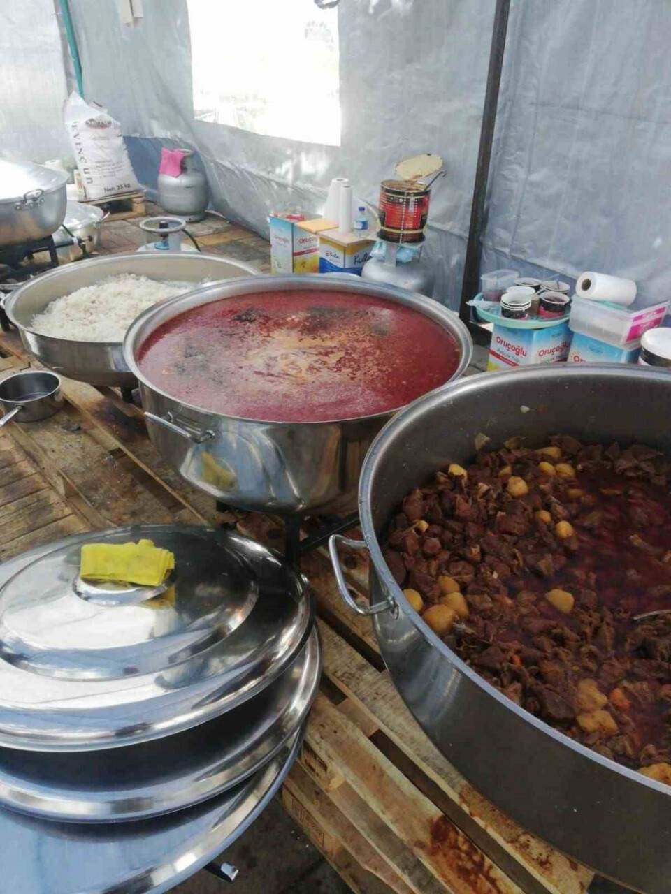 5 yıldızlı otellerin aşçılarından deprem bölgesine sıcak yemek