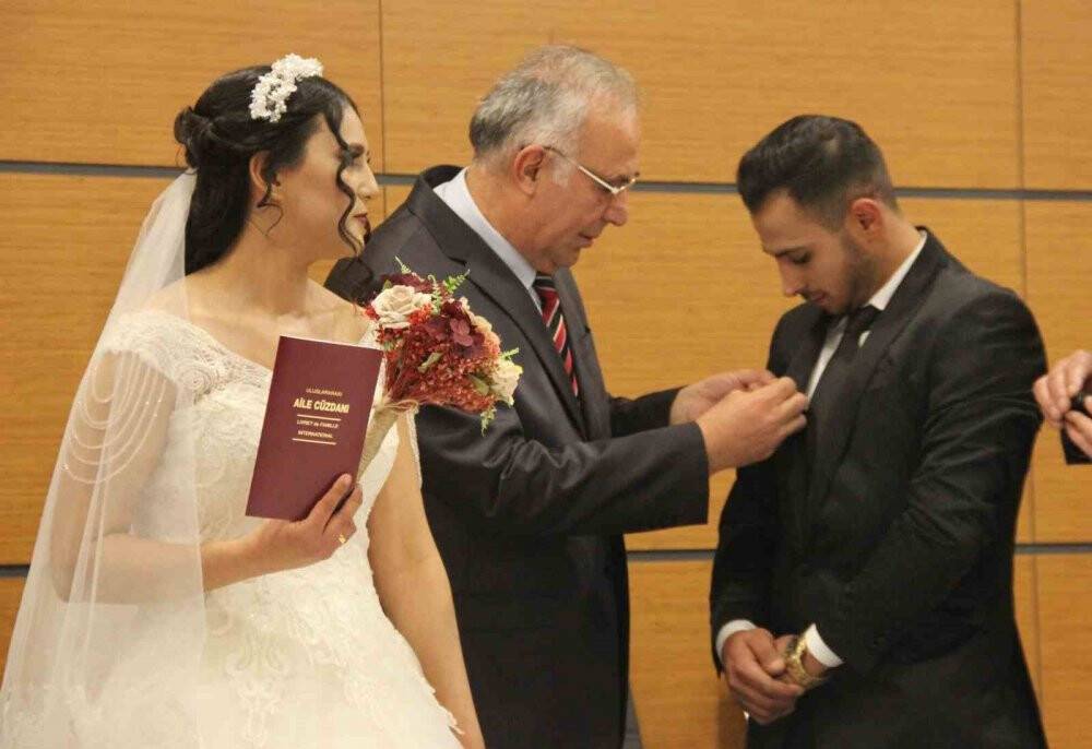 Deprem öncesi nikah tarihi alan çiftin nikahı Konya'da kaldıkları yurtta kıyıldı