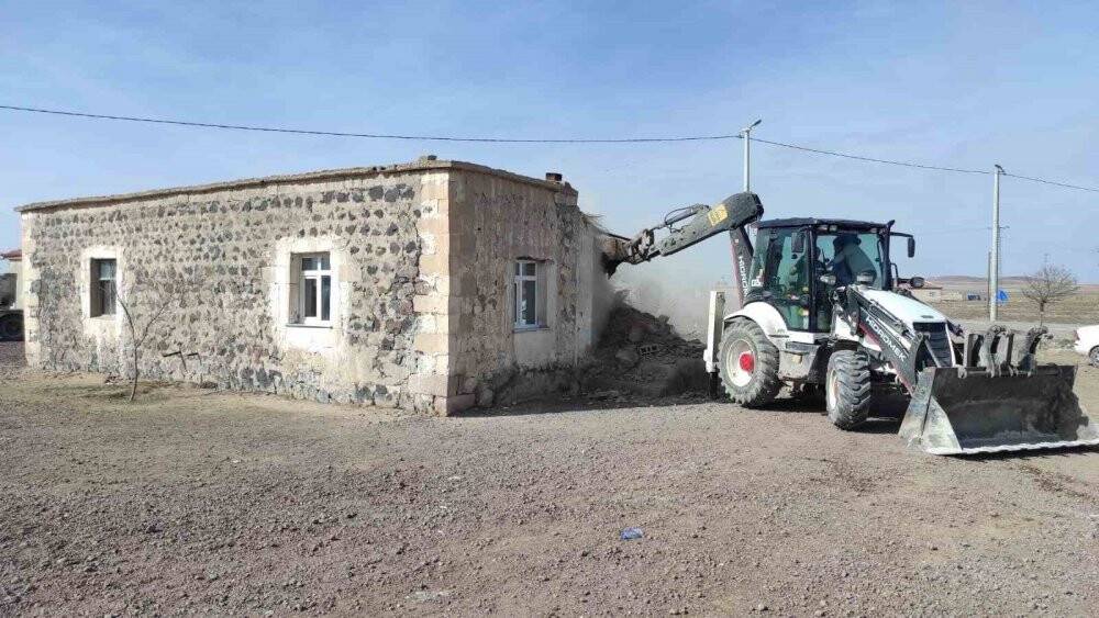 Ereğli, depremde hasar gören evi yıkıp yenisini yapacak