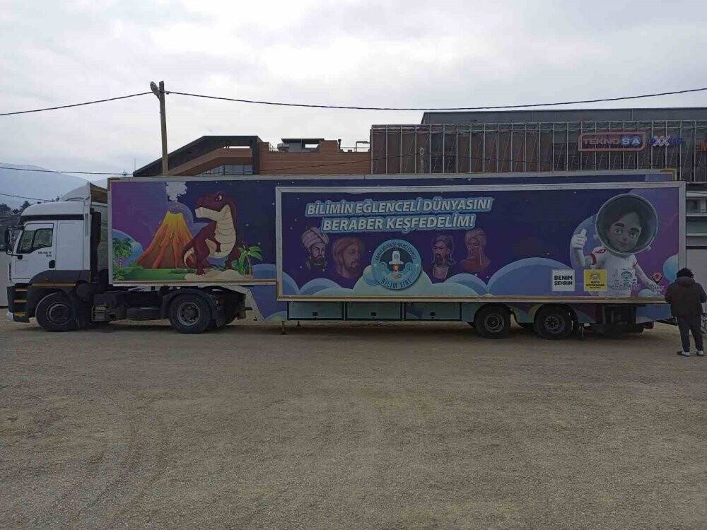 Konteyner kentteki çocuklara Konya'nın bilim tırı moral oldu