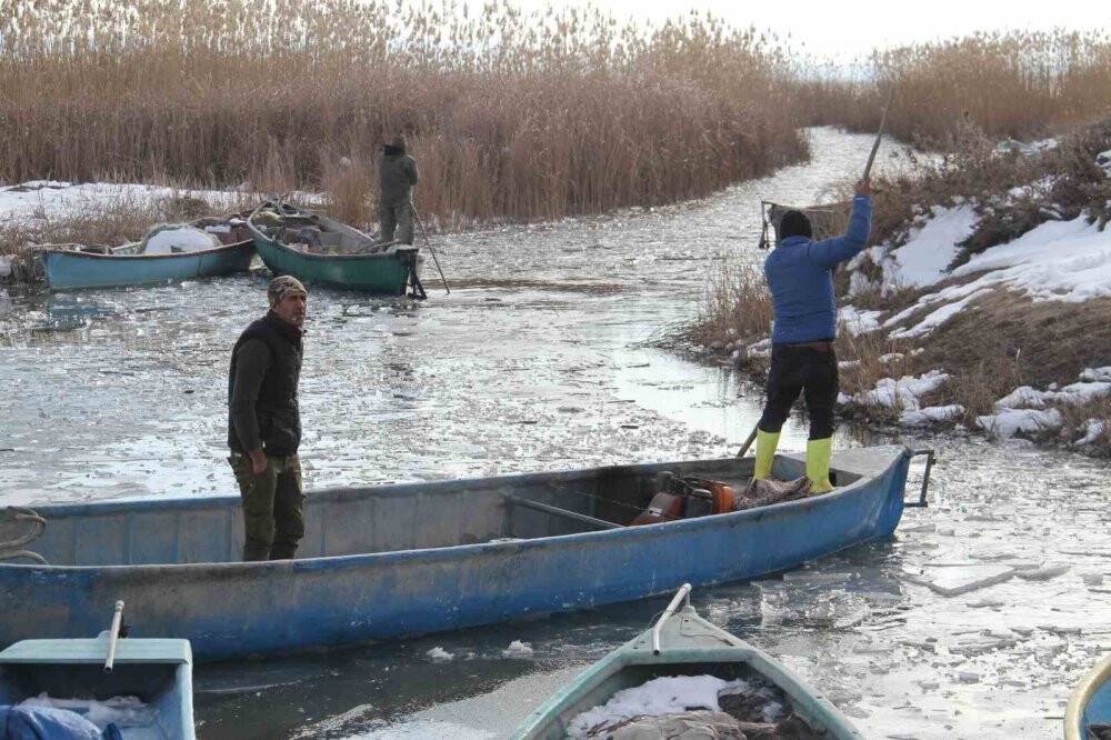 Konya’da balıkçılar ağlarını depremzede aileler için attı