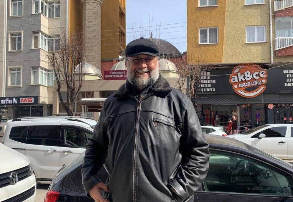 2 apartmanın arasında sıkışıp kalan cami bulunamıyor