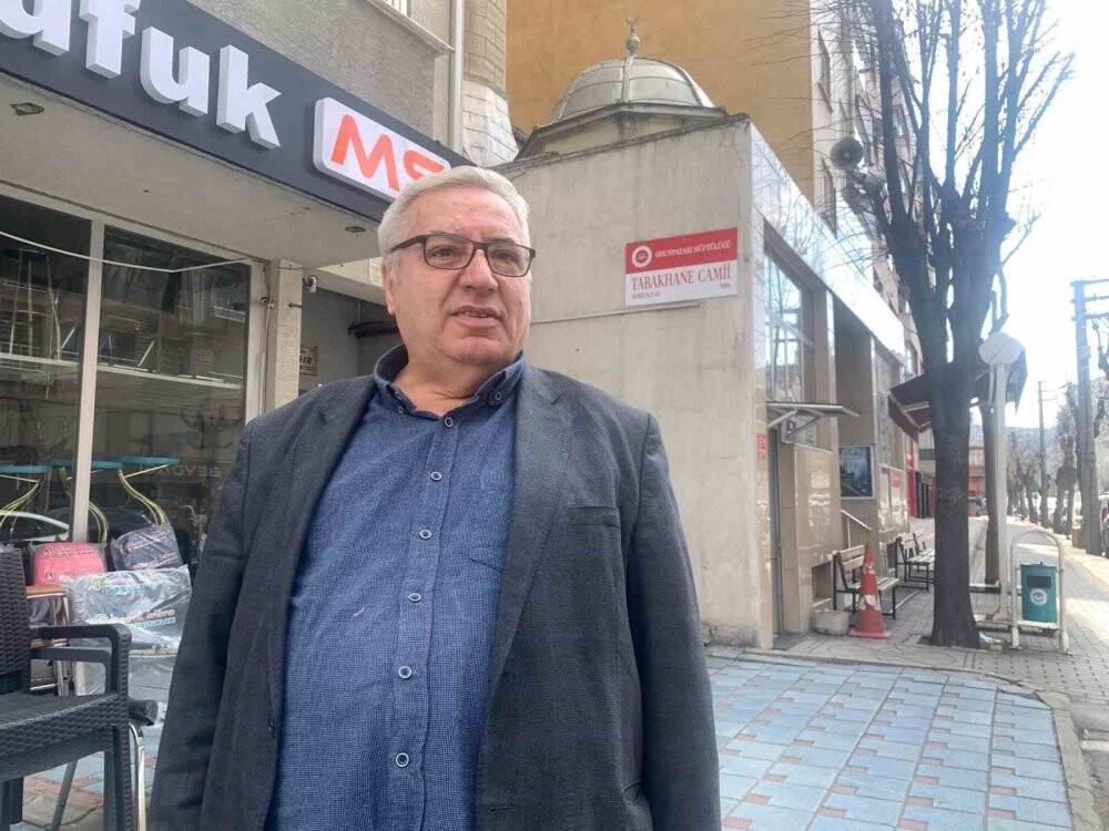 2 apartmanın arasında sıkışıp kalan cami bulunamıyor