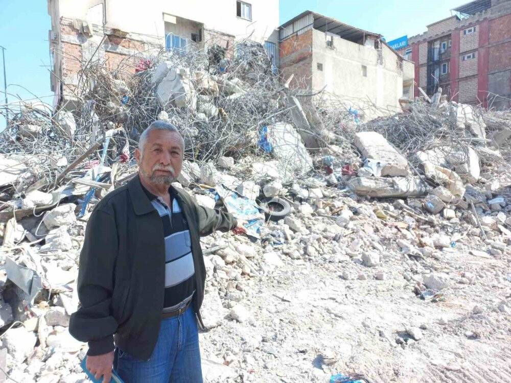 48 yıllık hatıraları enkazın altında kaldı