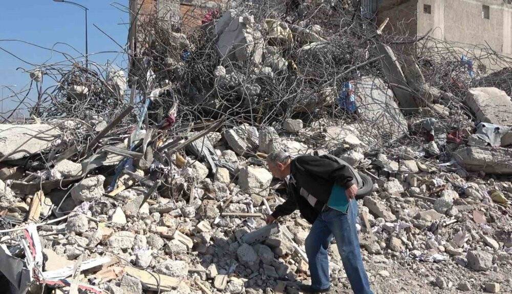 48 yıllık hatıraları enkazın altında kaldı