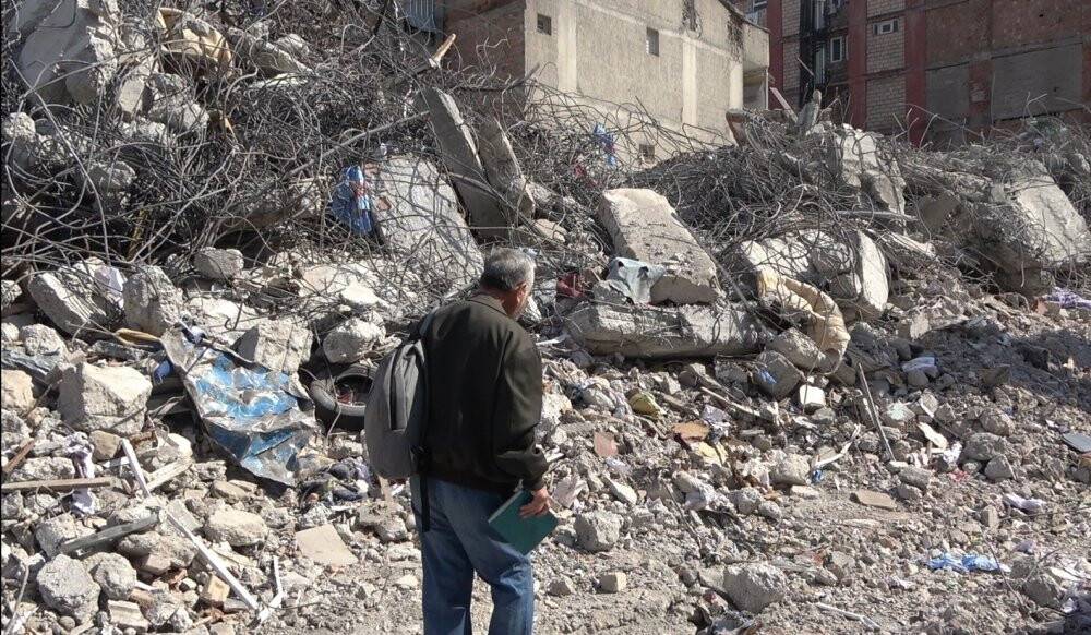 48 yıllık hatıraları enkazın altında kaldı