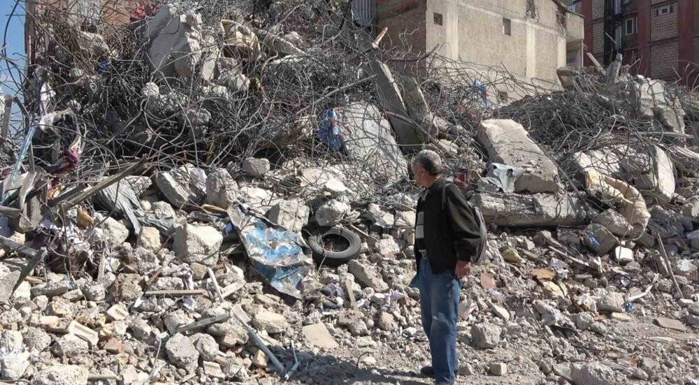 48 yıllık hatıraları enkazın altında kaldı