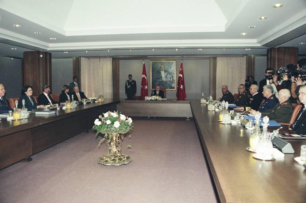 aa-20230227-30422839-30422835-28-subat-postmodern-darbesinin-uzerinden-26-yil-gecti.jpg