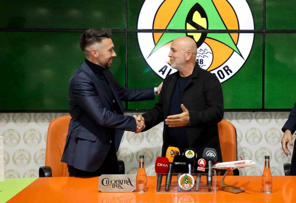 Alanyaspor, Ersun Yanal'la Farioli'nin yanında imzaladı