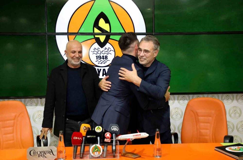 Alanyaspor, Ersun Yanal'la Farioli'nin yanında imzaladı