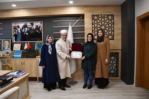 Müslüman olup, Zeynep ismini aldı