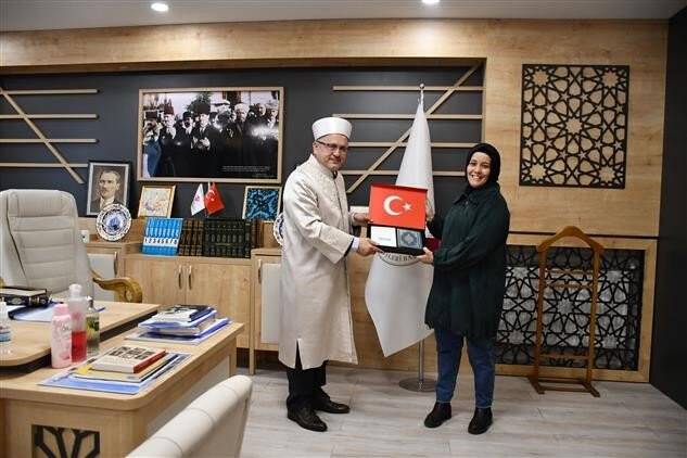 Müslüman olup, Zeynep ismini aldı