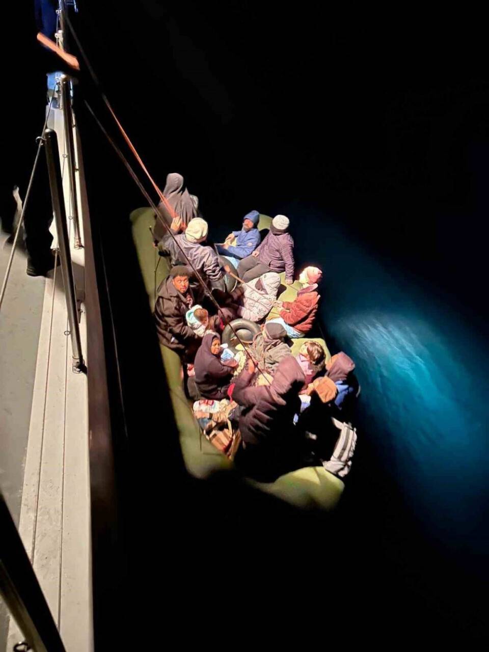 Türk Karasularına geri itilen göçmenler kurtarıldı