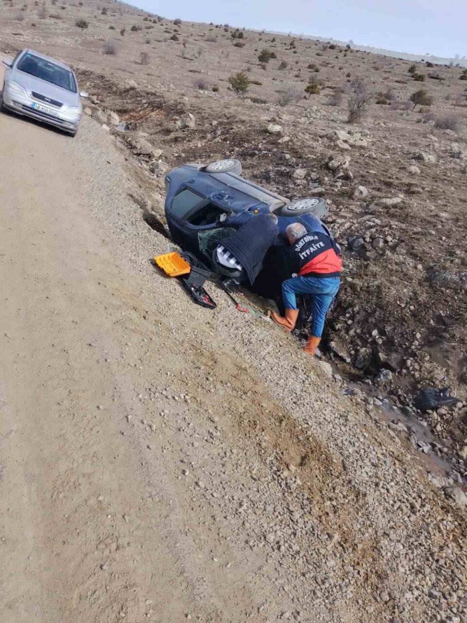 Yayla yolunda kontrolden çıkan otomobil şarampole yuvarlandı