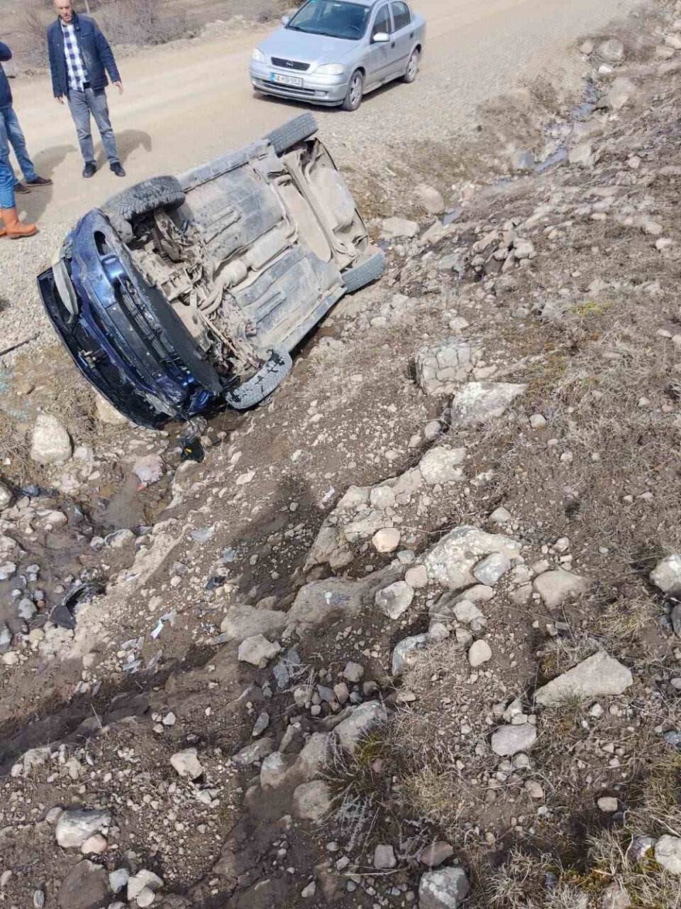 Yayla yolunda kontrolden çıkan otomobil şarampole yuvarlandı