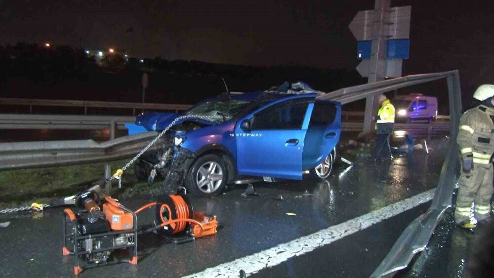 Bariyer otomobile ok gibi saplandı