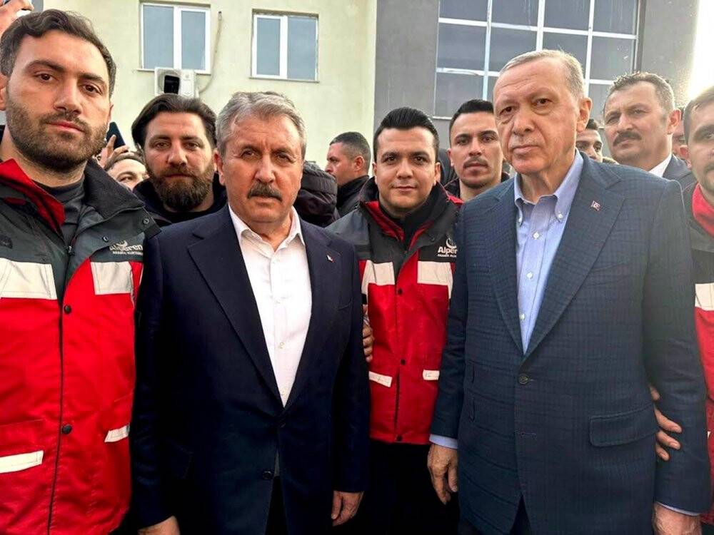 Cumhurbaşkanı Erdoğan, Bahçeli ve Destici,  Alperen Ocakları Arama Kurtarma ekibi ile görüştü