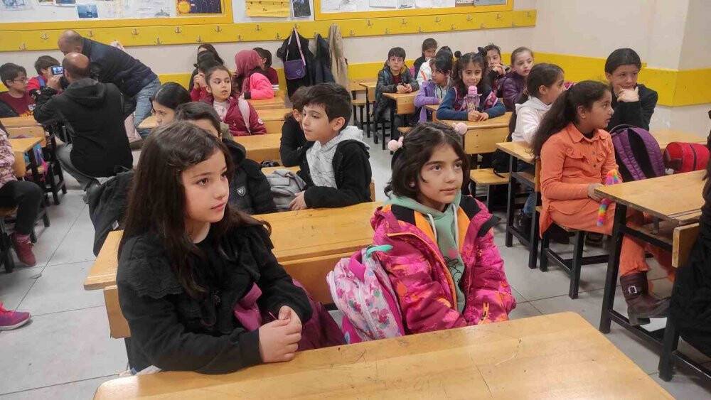 Depremden etkilenen üç ilde eğitim öğretim yeniden başladı