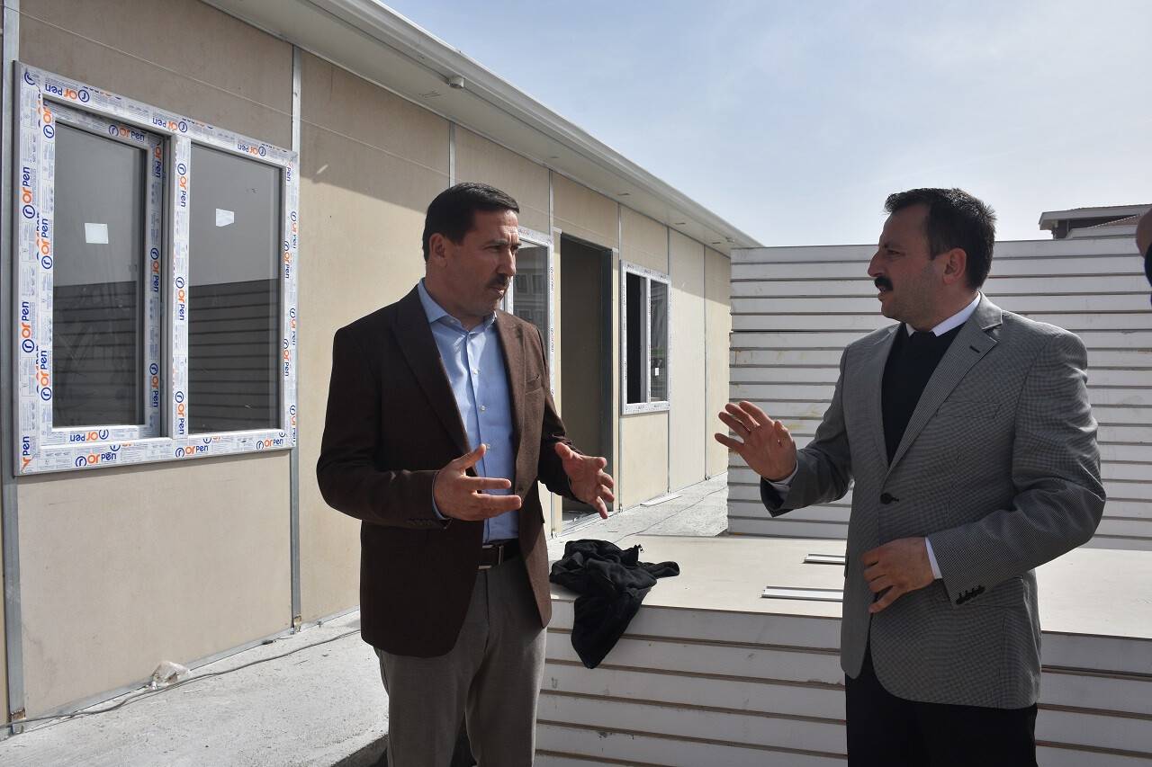 aa-20230302-30450735-30450733-konyada-depremzedeler-icin-54-prefabrik-evden-olusan-yasam-alani-kuruluyor.jpg