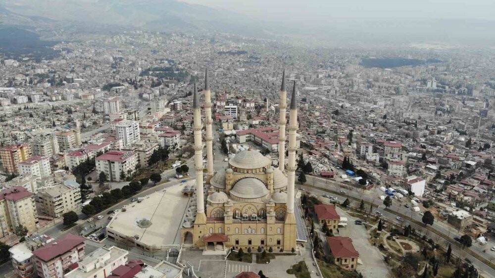 Kahramanmaraş’ın simgesi dimdik ayakta