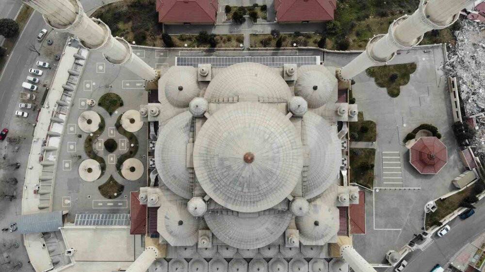 Kahramanmaraş’ın simgesi dimdik ayakta