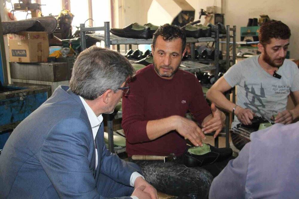 Konyalı ayakkabıcılar depremzede meslektaşlarına kucak açtı