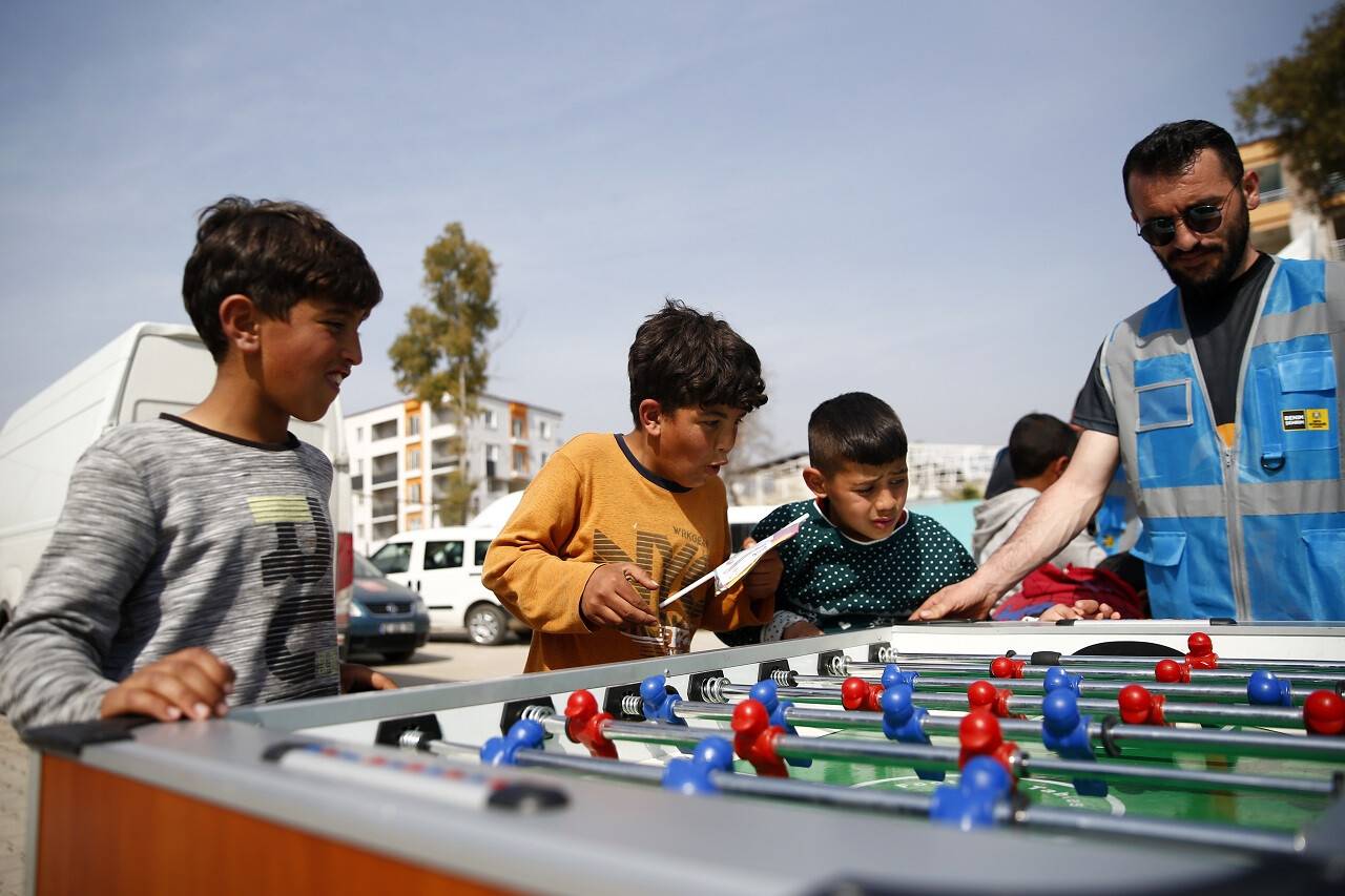 aa-20230303-30461531-30461524-hatayli-depremzede-cocuklarin-yuzu-sosyal-etkinliklerle-guluyor.jpg