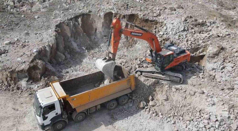 Bakan Kurum duyurdu! İlk kazmayı vurduk