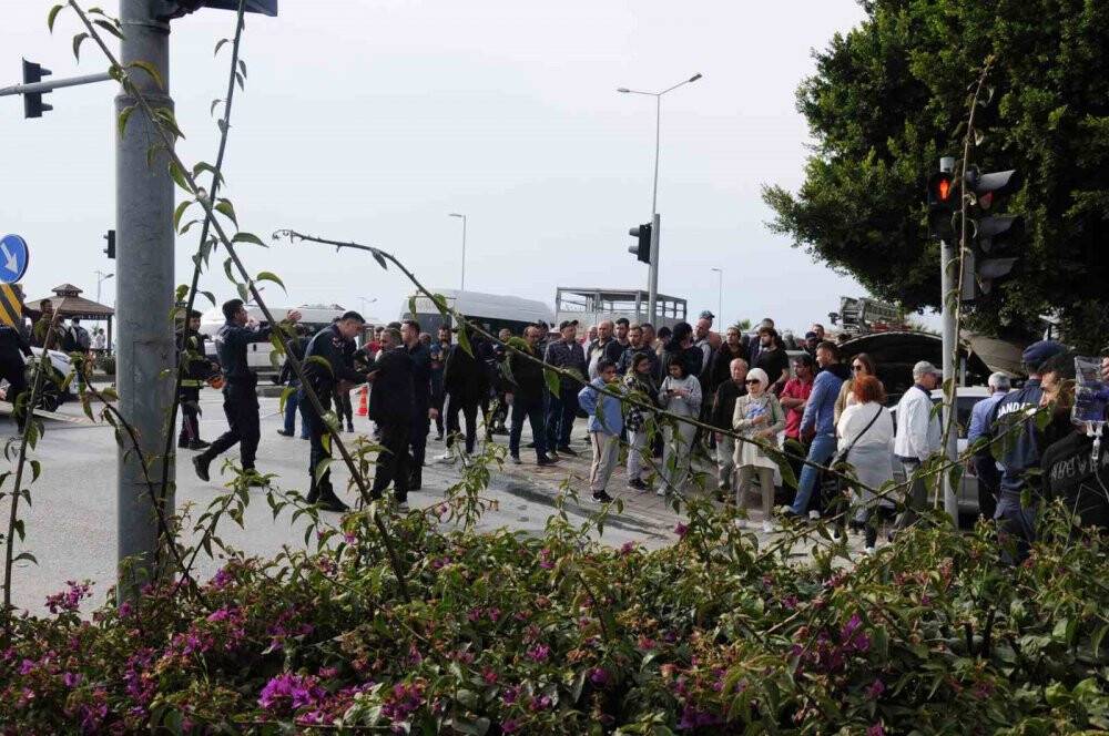 Depremzedeler kaza geçirdi: 3 ölü, 4 yaralı