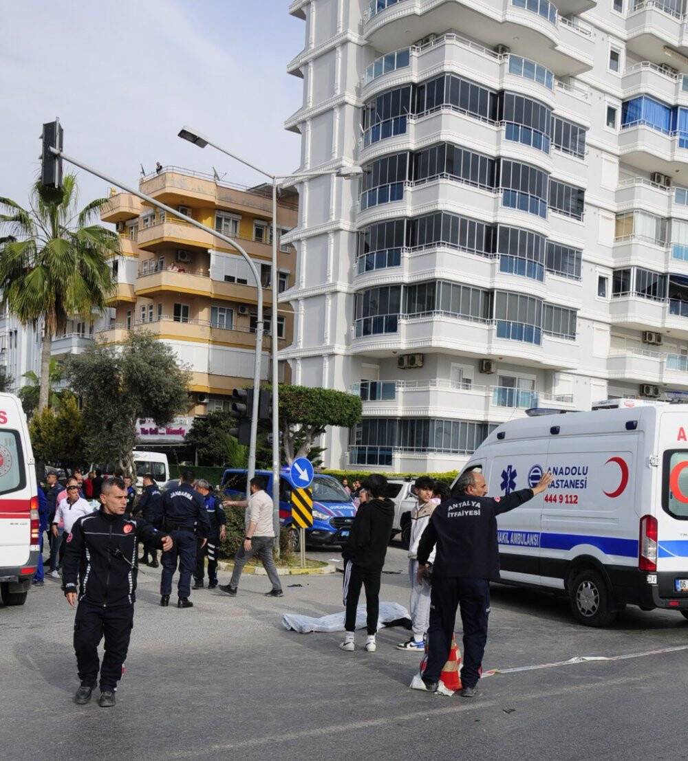 Depremzedeler kaza geçirdi: 3 ölü, 4 yaralı