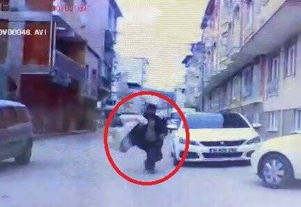 Dolandırıcıdan Oscar’lık hareket, o anlar kamerada