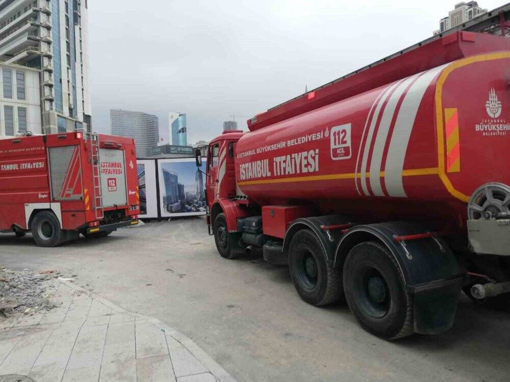 İstanbul'da  finans merkezinde yangın paniği