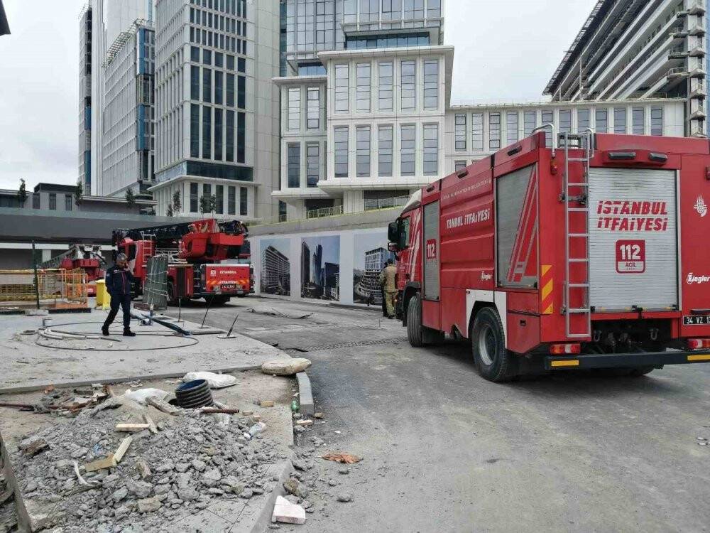İstanbul'da  finans merkezinde yangın paniği