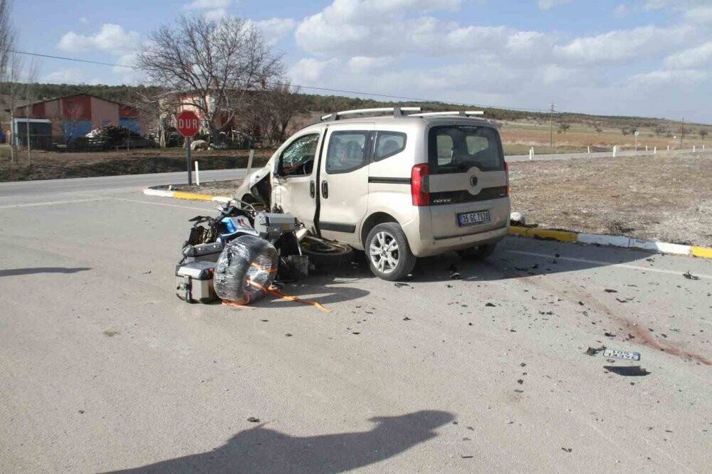 Konya'da hafif ticari araç ile motosiklet çarpıştı: 1 ölü