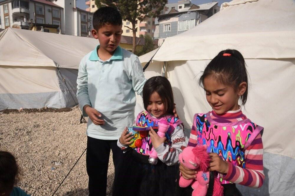 Minik Zeynep’in depremzedelere gönderdiği not duygulandırdı