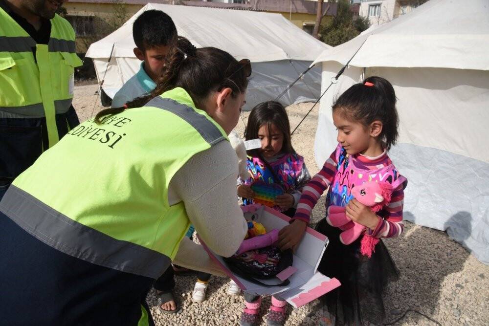 Minik Zeynep’in depremzedelere gönderdiği not duygulandırdı