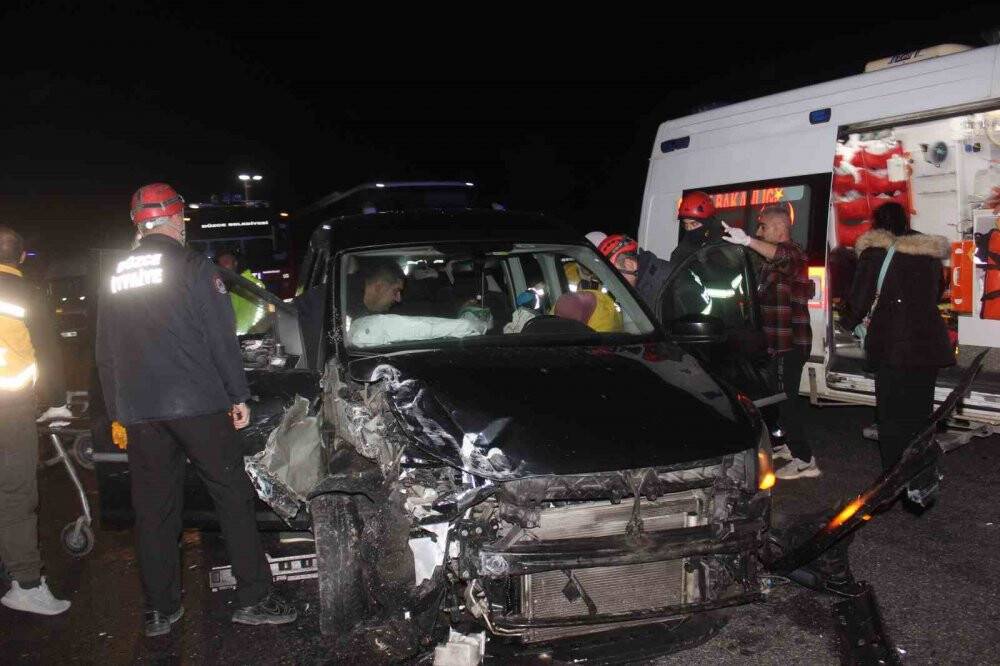 TEM Otoyolu’nda feci kaza: Ölü ve yaralılar var