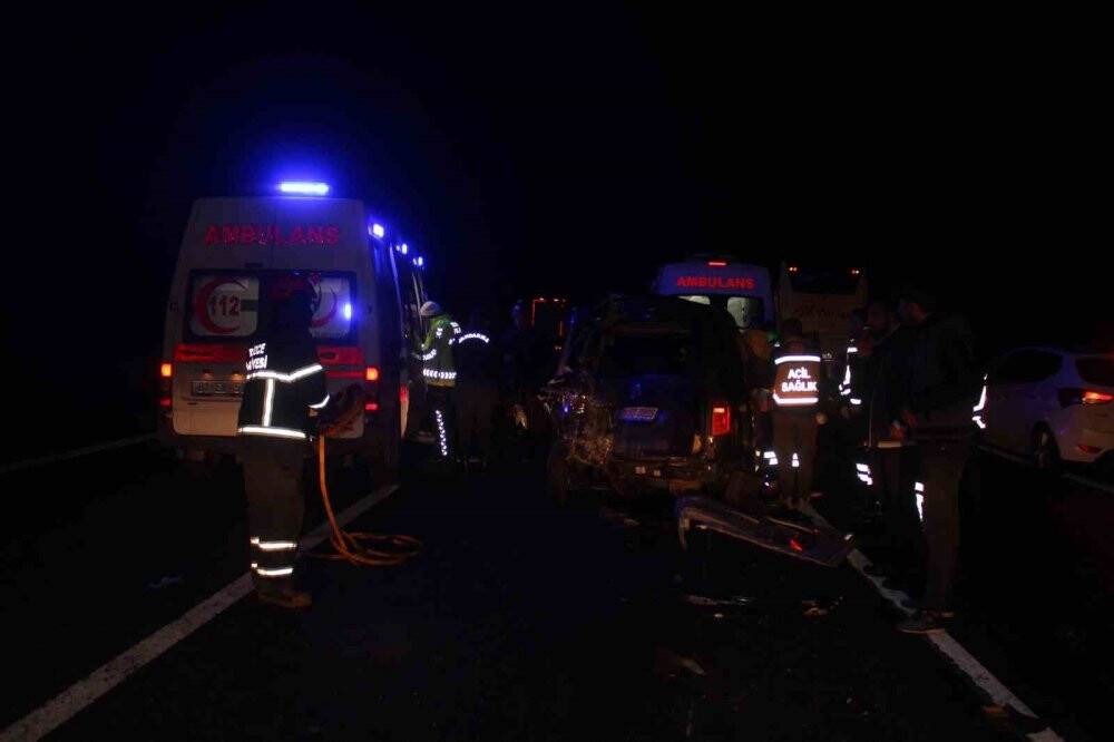 TEM Otoyolu’nda feci kaza: Ölü ve yaralılar var