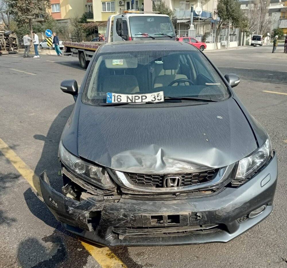 Yan yatan araçtan  burnu bile kanamadan çıktı