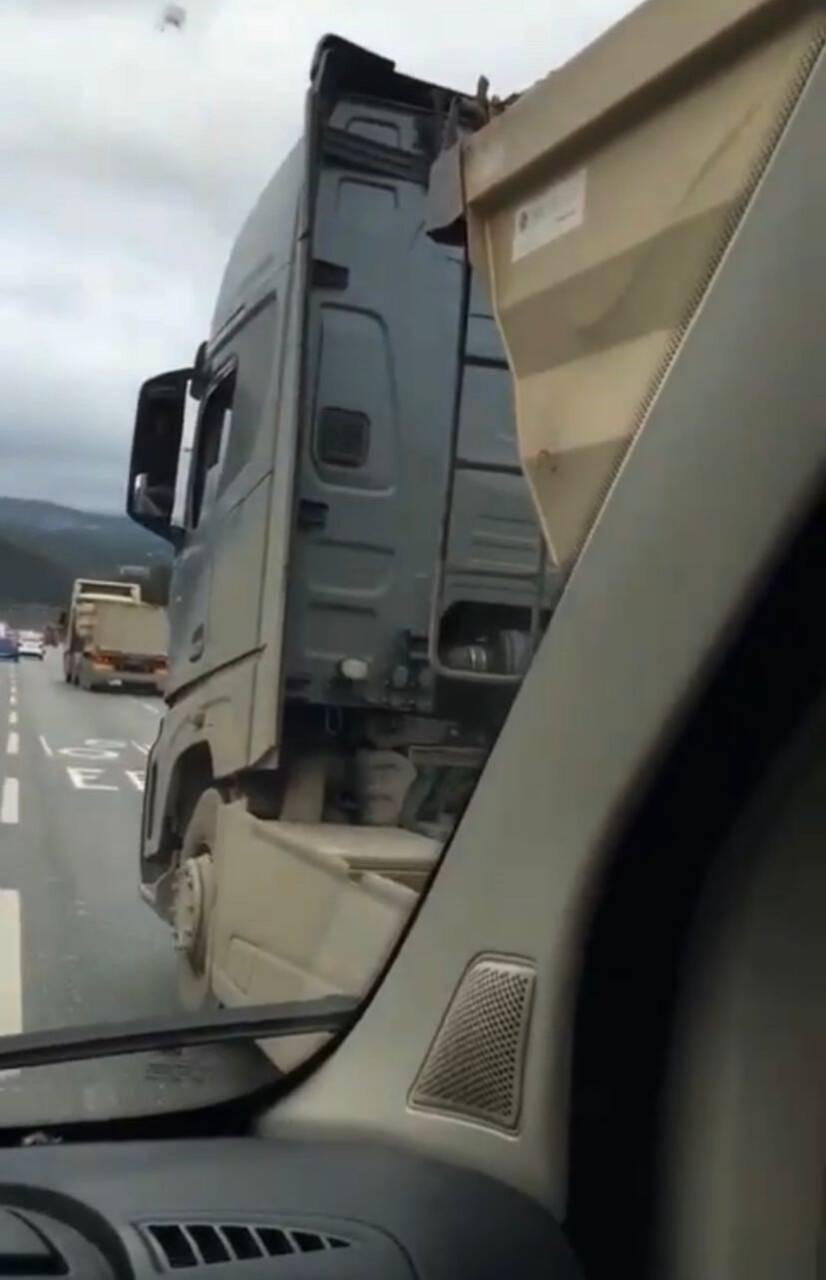 Trafikte korku dolu anlar!