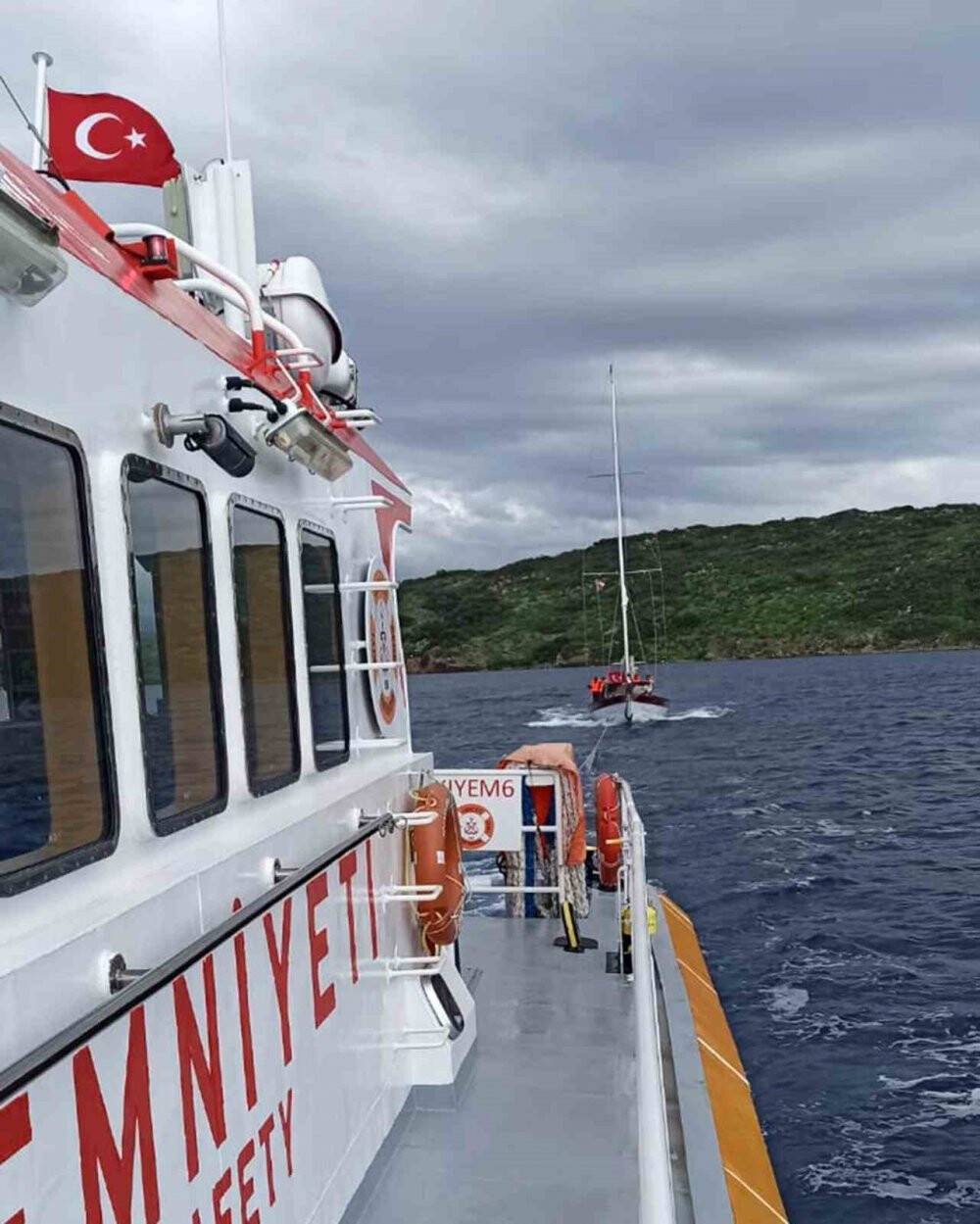 11 metre sürüklenen tekne kurtarıldı